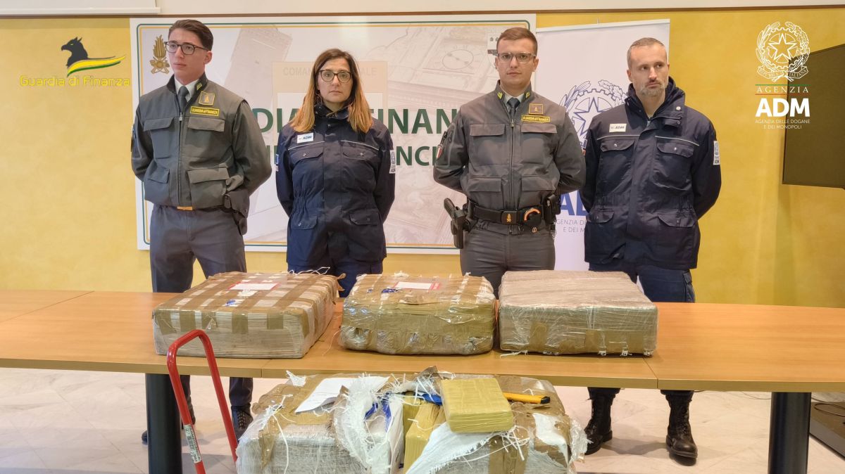 Sequestrati al porto di Genova oltre 2 quintali e mezzo di cocaina